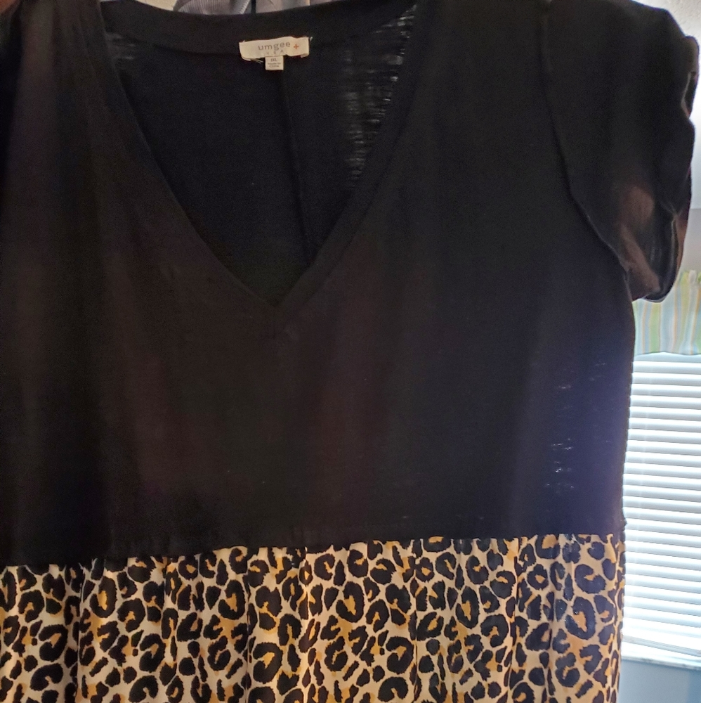 NWOT UMGEE tunic